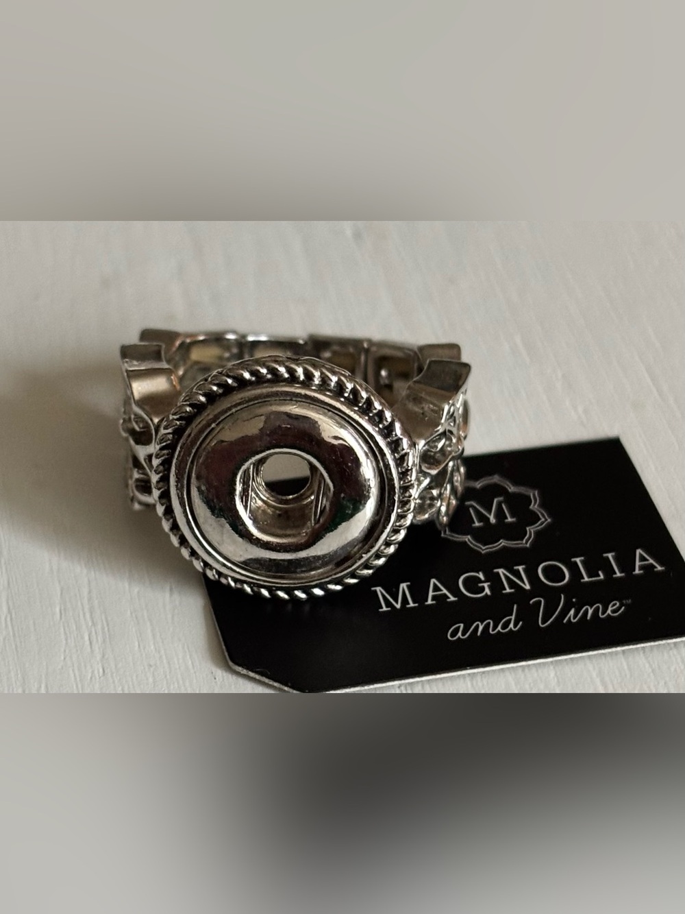 Magnolia & Vine Mini Snap Stretchy Ring ~ 12mm